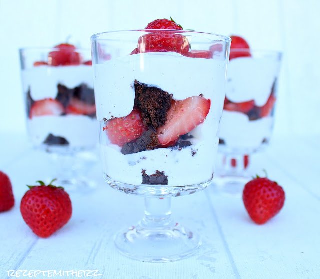 Erdbeer-Brownie-Dessert,Brownies,Erdbeer-Dessert,Thermomix Rezept