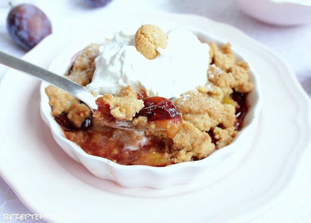 Zwetschgen-Crumble mit Amarettini, Pflaumen-Crumble,Thermomix Rezept