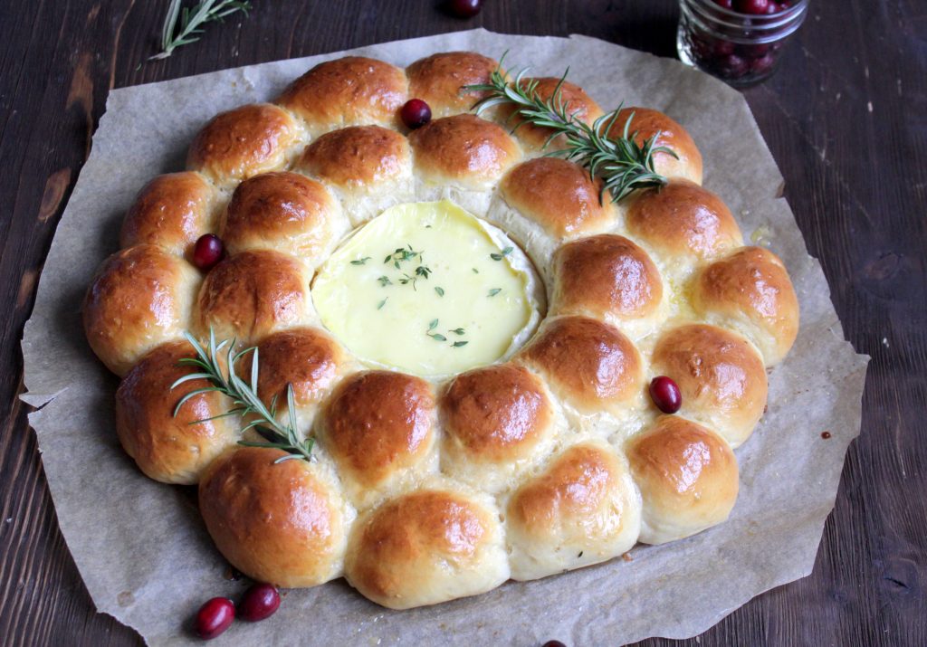 Herzhafter Brotkranz mit Camembert
