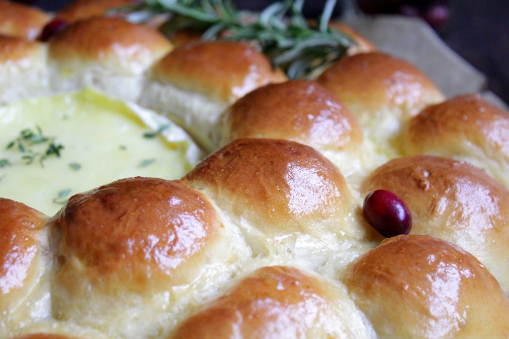 Herzhafter Brotkranz mit Camembert