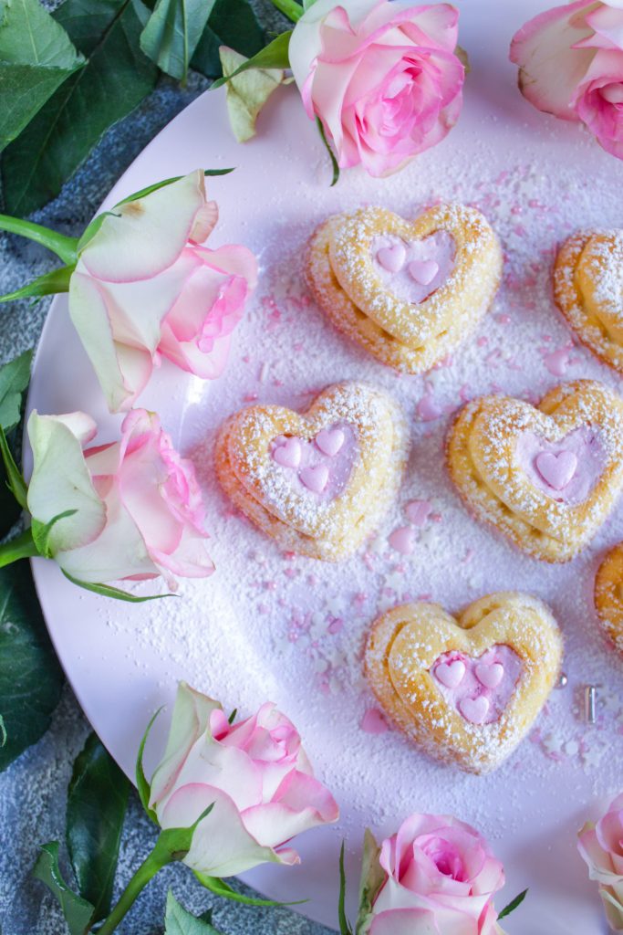 Herz Cupcakes mit Himbeersahne