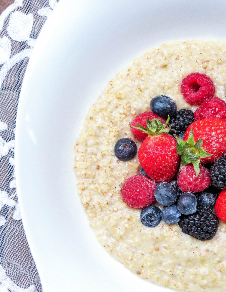 Porridge mit Quinoa und Beeren food with love