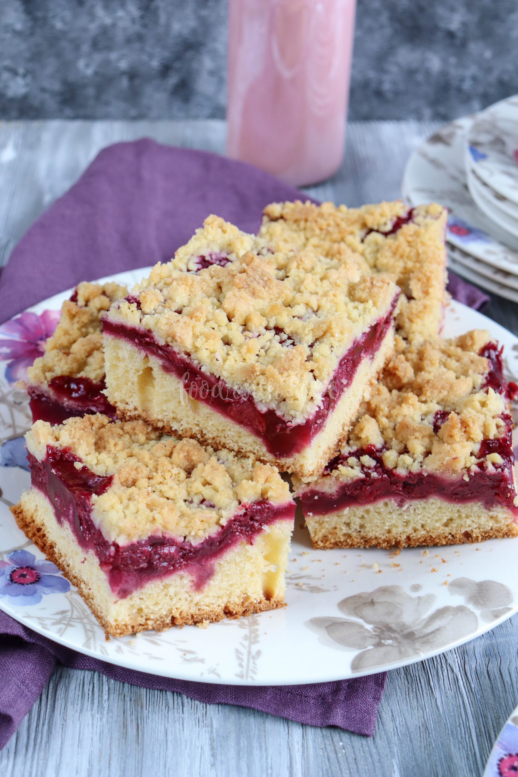 49+ schön Bilder Kirsch Streusel Kuchen : Streuselkuchen Mit Aprikosen Oder Kirschen Selbstgemacht : Add about 2/3 of the streusel to the prepared baking tin and press to the bottom and sides to create a nice crust.