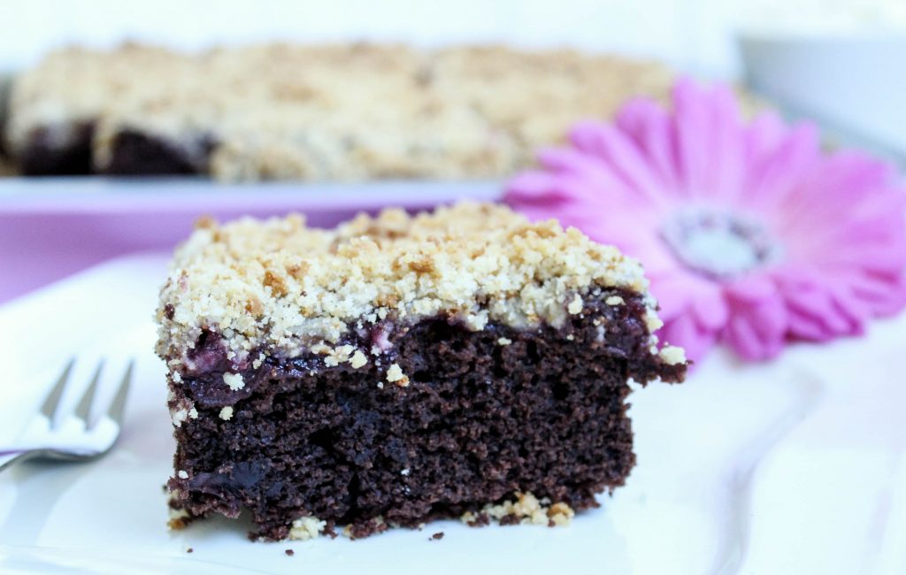 schoko-kirsch-kuchen mit amarettini-streusel,schokokuchen kirsch ...