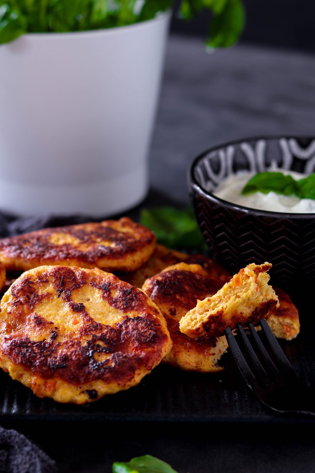 Hähnchenpuffer mit Dip,Thermomix Rezept, Hähnchenfrikadellen