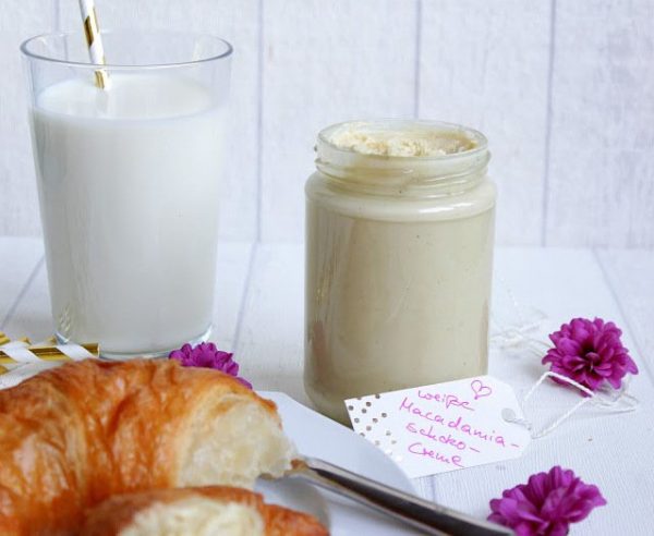 Weiße Schoko-Macadamia-Creme – food with love