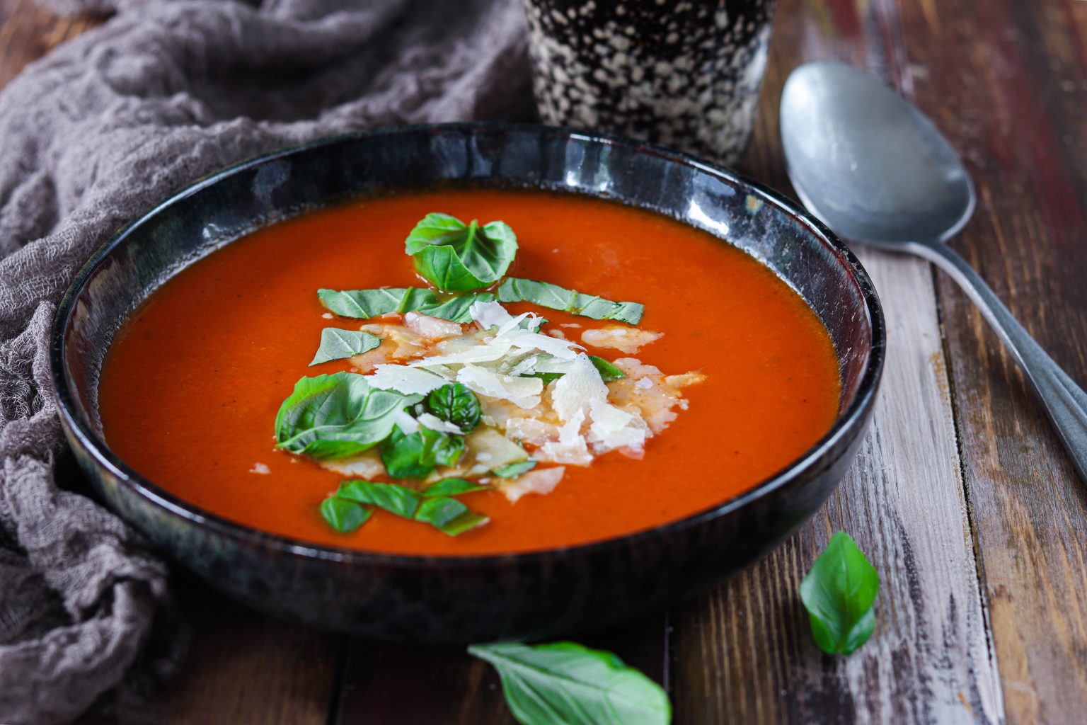 Cremige Tomaten-Basilikum-Suppe