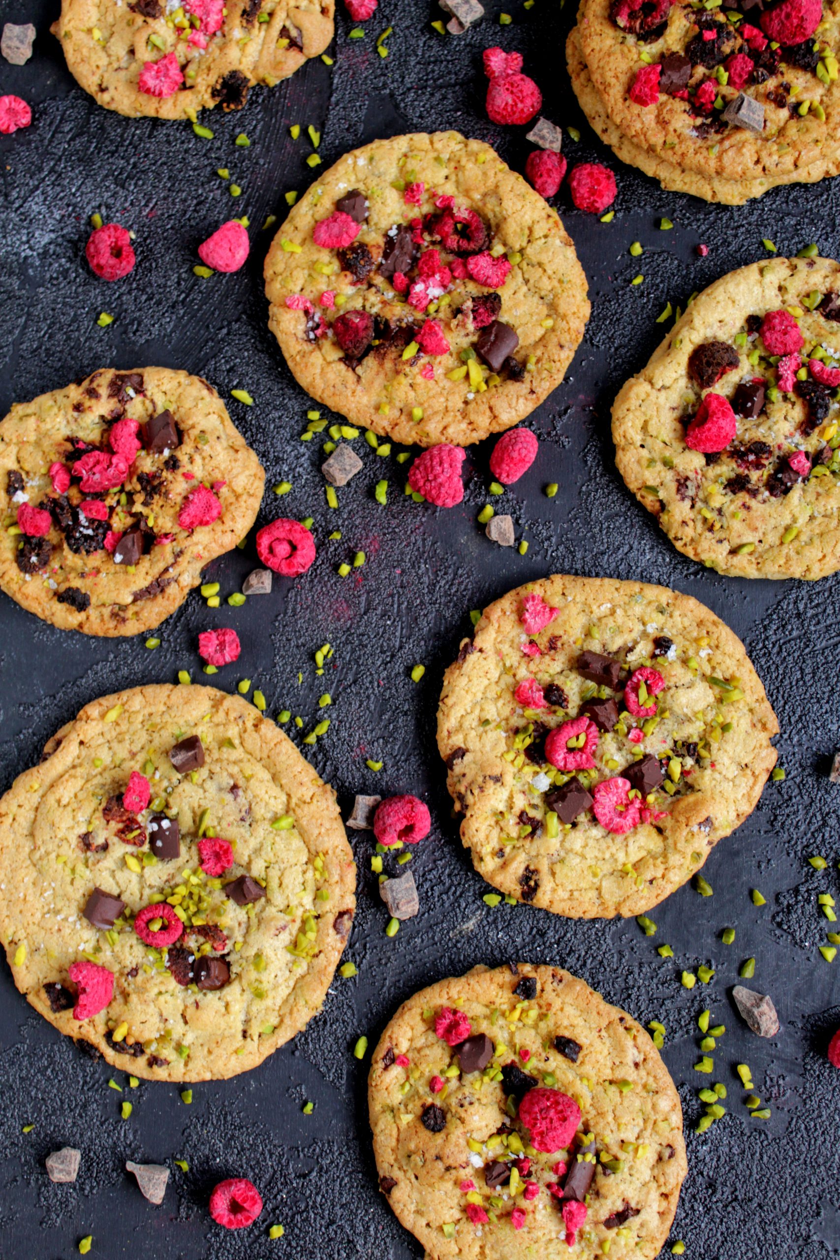 Schokoladen Cookies mit Himbeeren und Pistazien – Food with Love ...