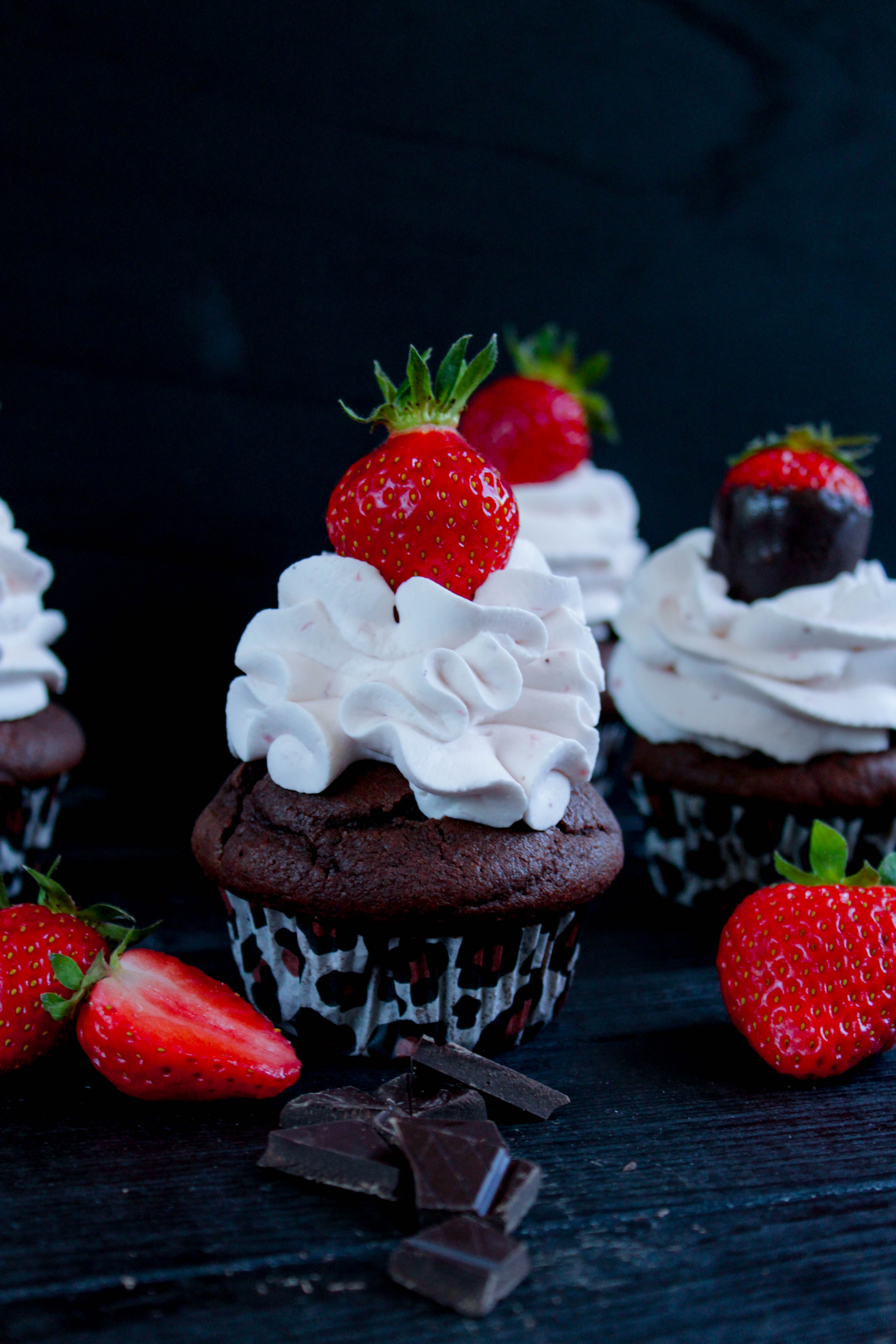 Schokoladen-Erdbeer-Cupcakes