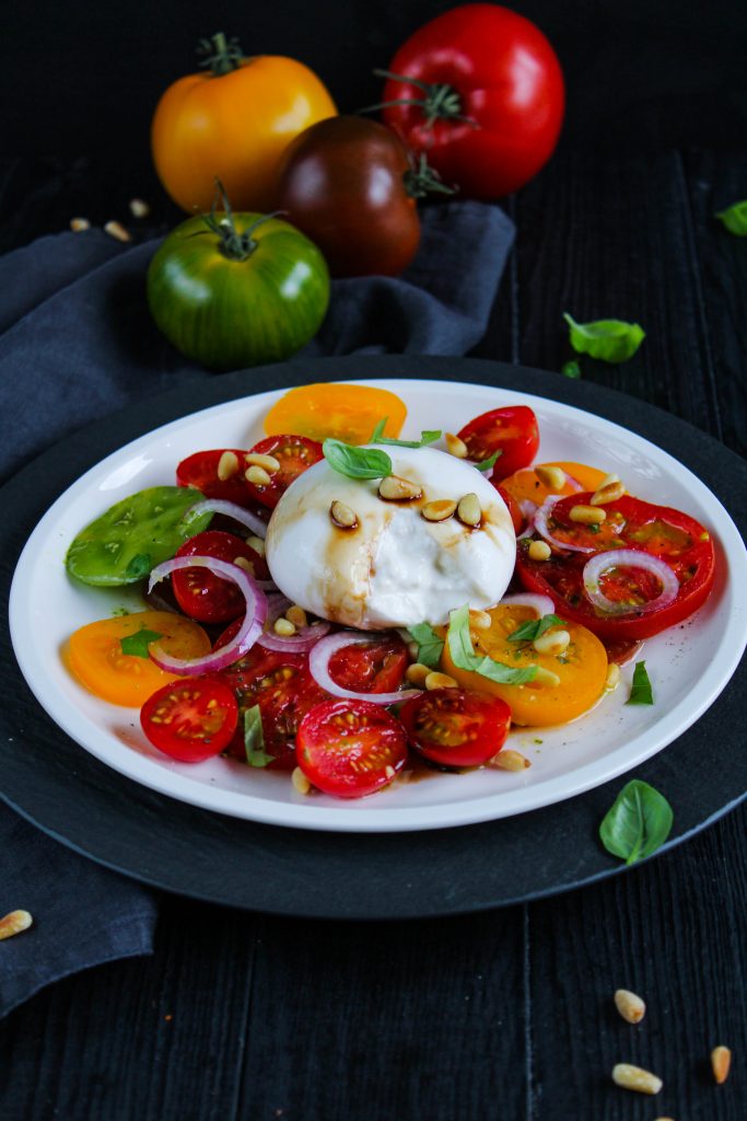 Bunter Tomatensalat mit Burrata