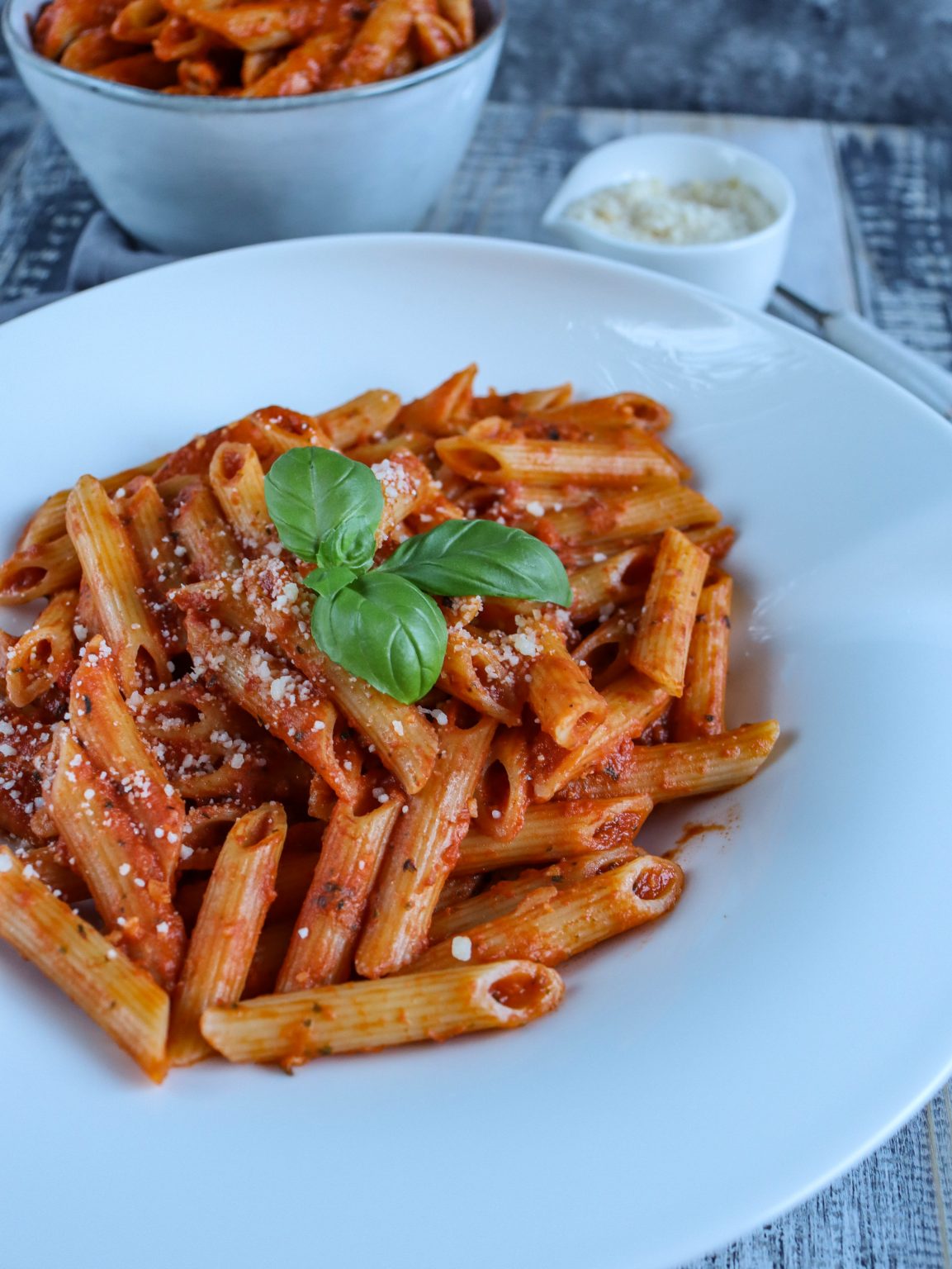 Pasta mit Pesto-Tomatensauce – food with love