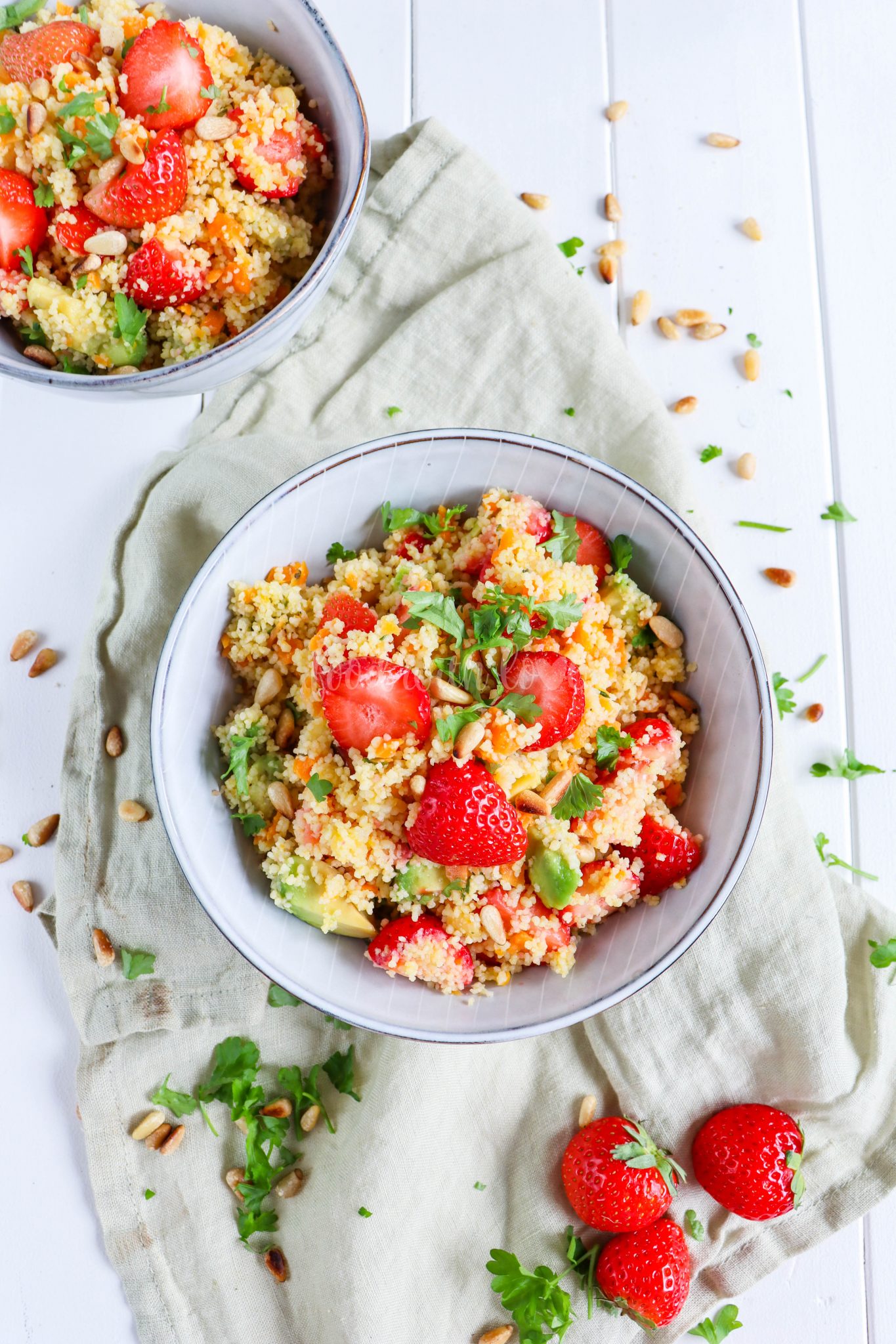 CouscousSalat mit Avocado und Erdbeeren food with love