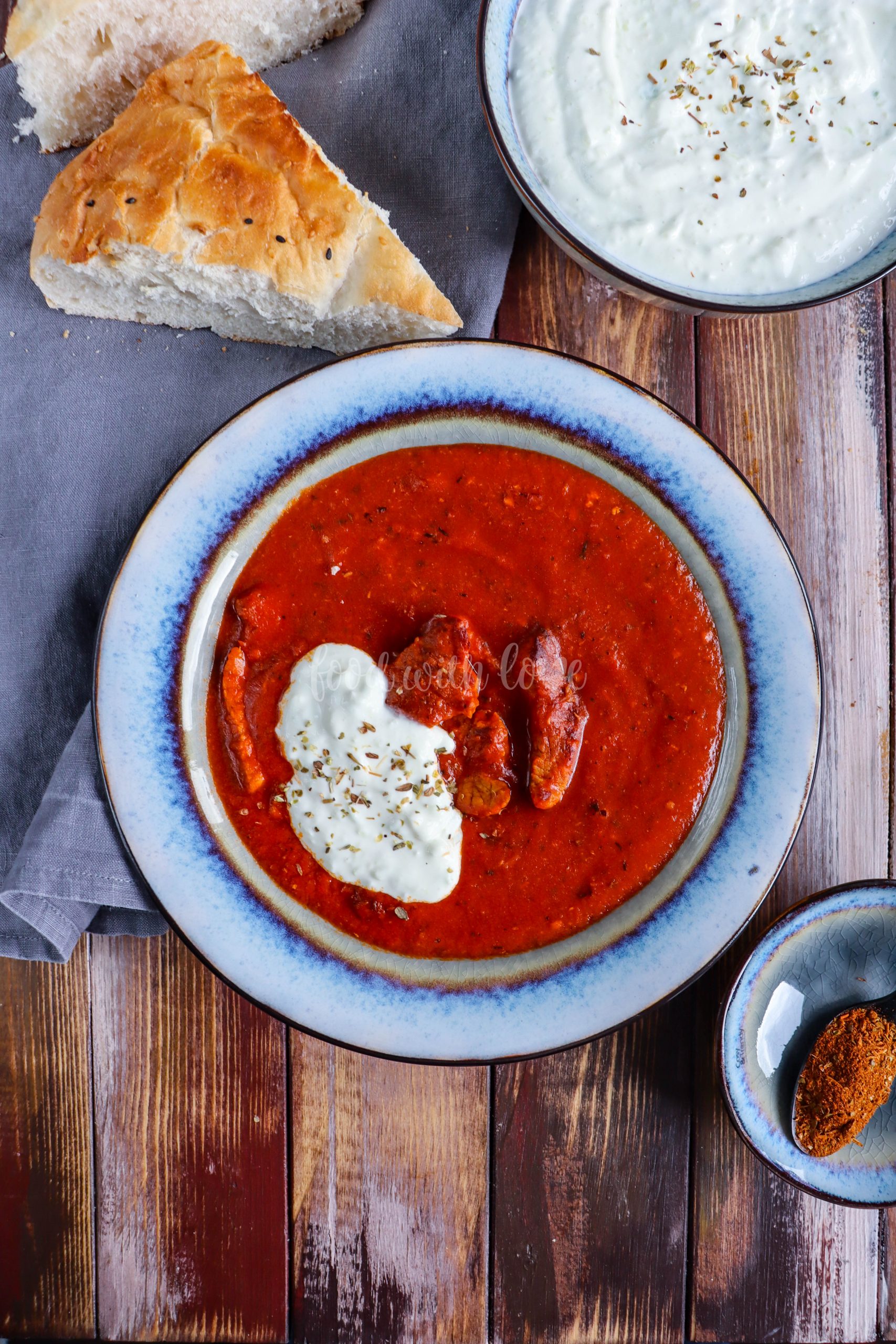 Tomatensuppe mit Gyros und Zaziki