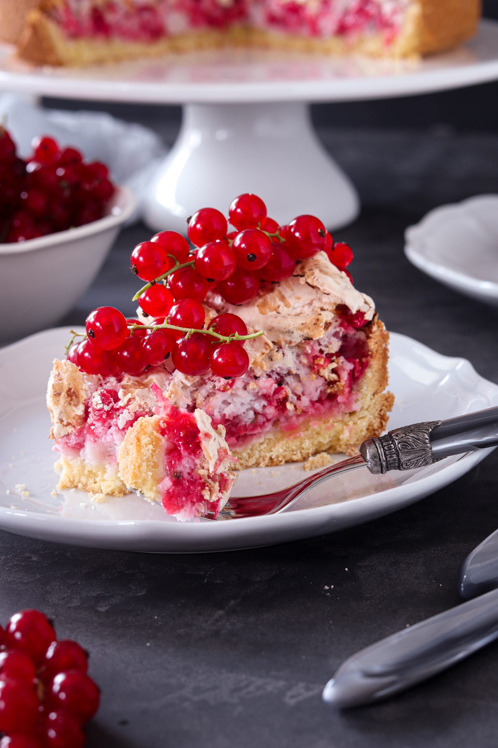 Johannisbeer-Kokos-Kuchen mit Baiser