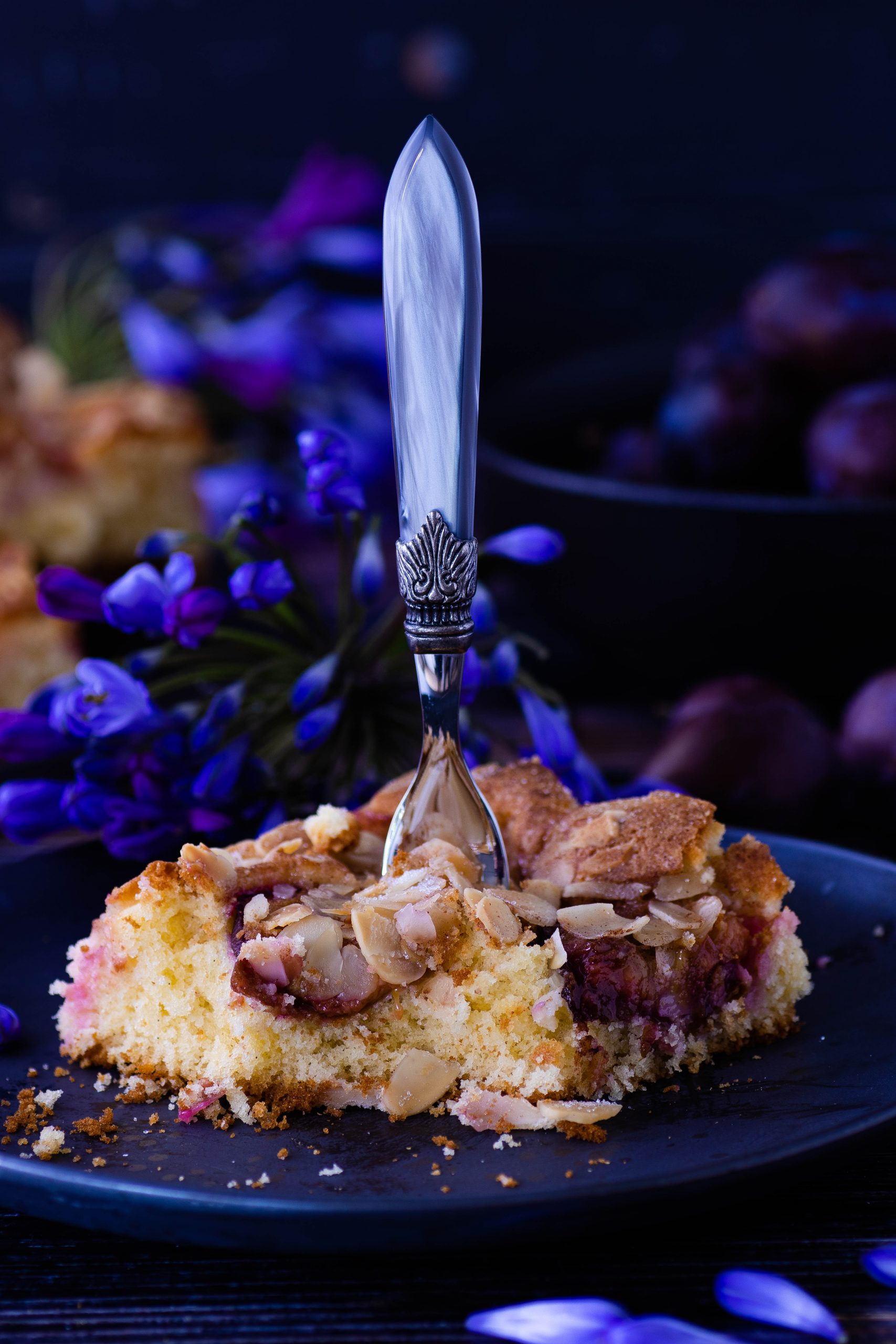 Zwetschgen-Blechkuchen mit Vanillecreme und Mandelkruste