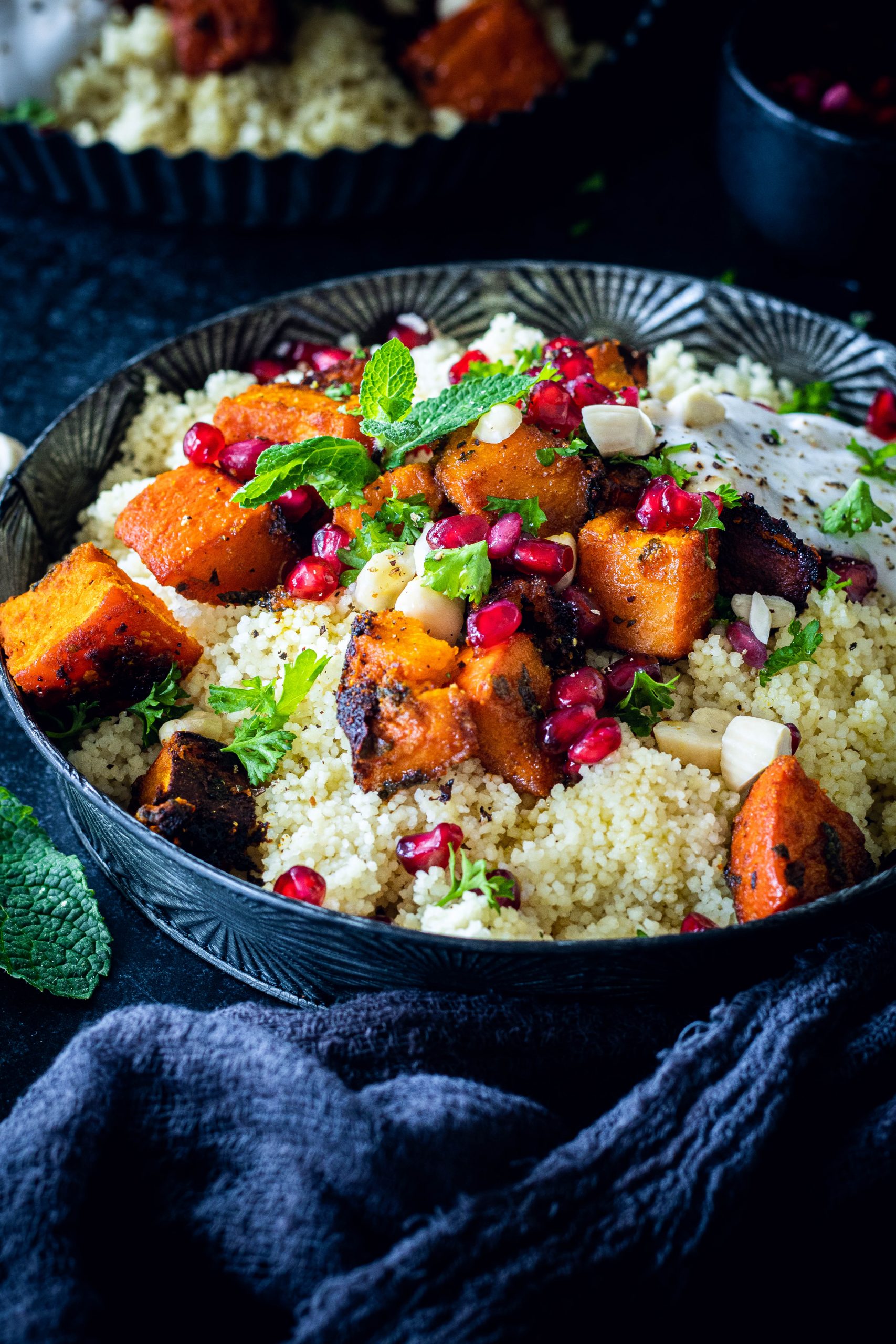 Gerösteter Kürbis Salat mit Granatapfel und Mandeln