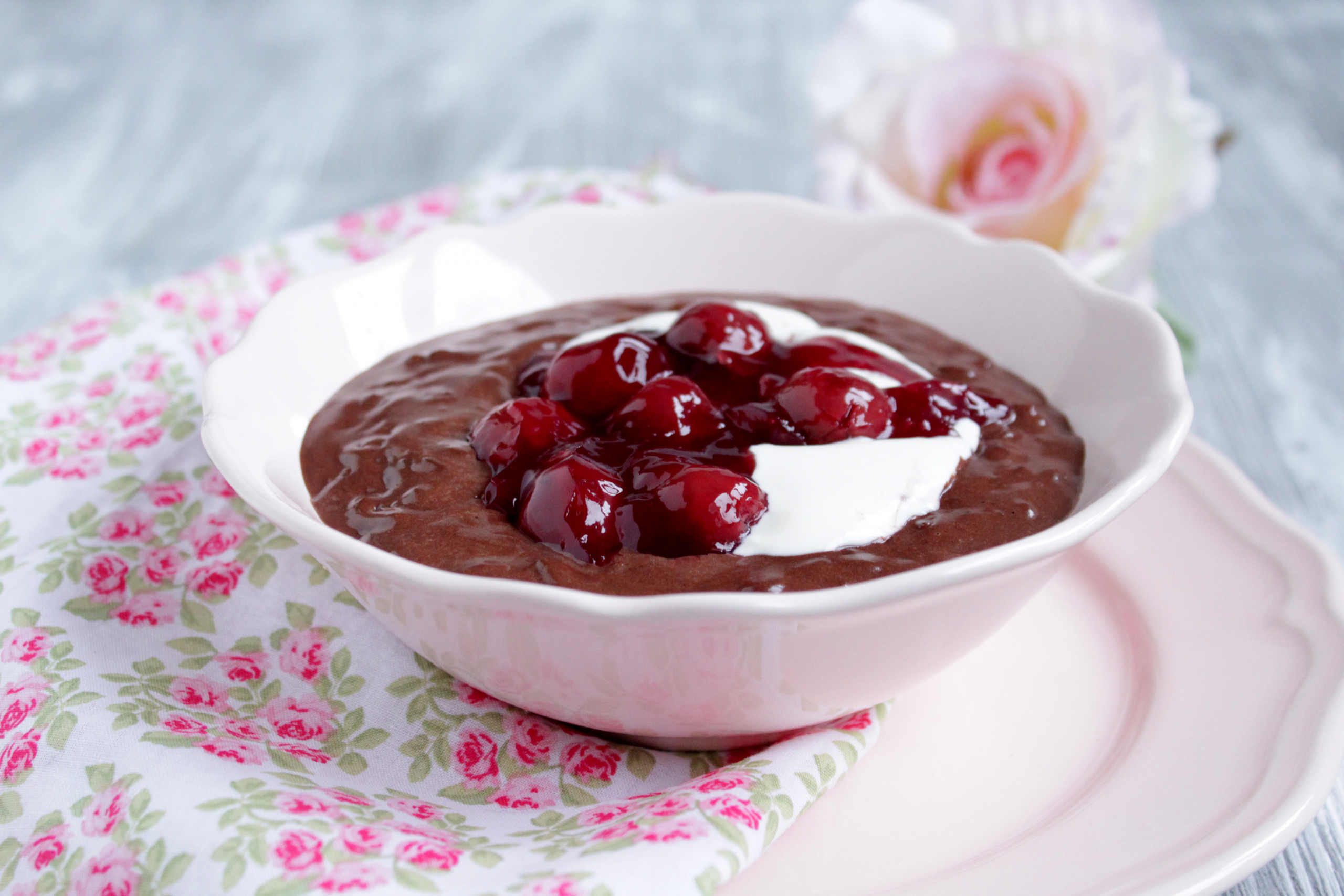 Sahniger Schokoladen Milchreis mit Kirschen – Food with Love ...