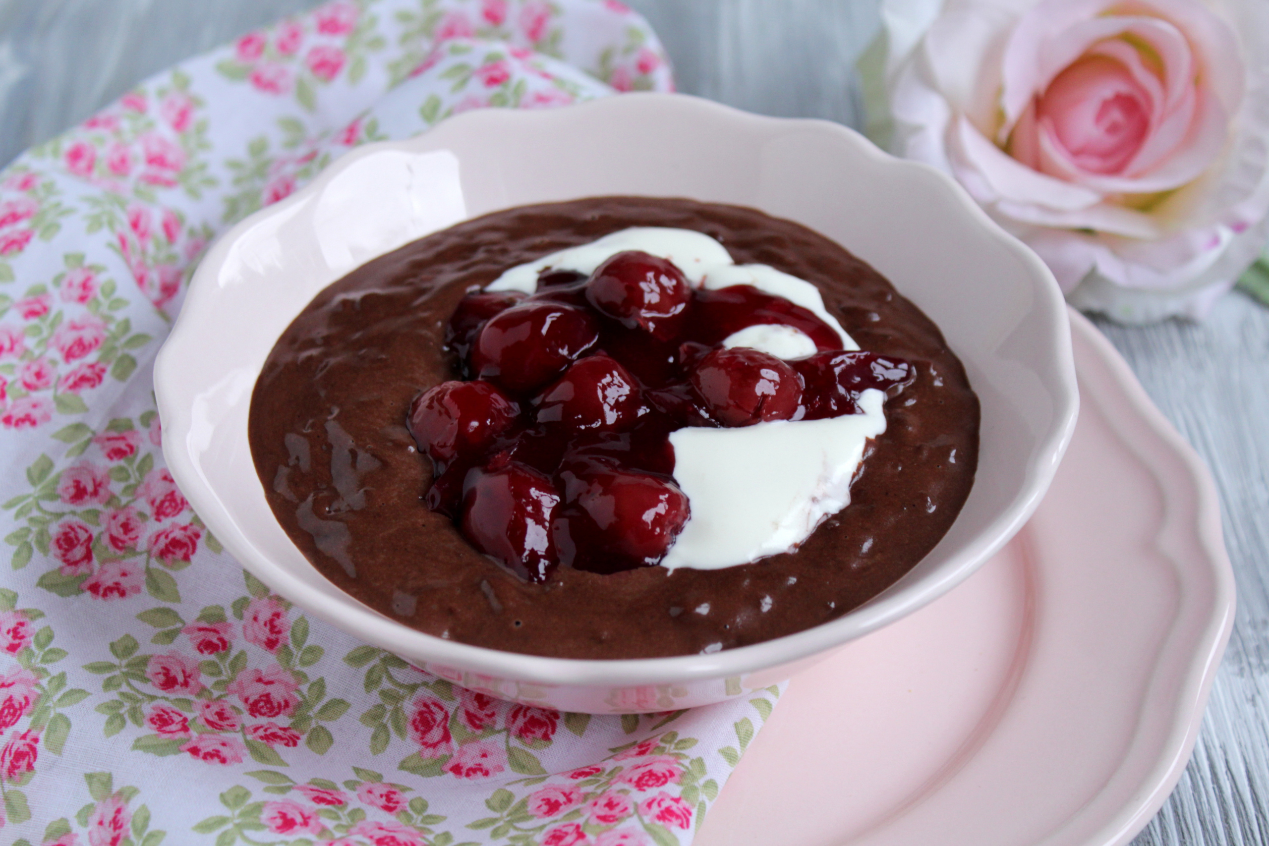 Sahniger Schokoladen Milchreis mit Kirschen – Food with Love ...