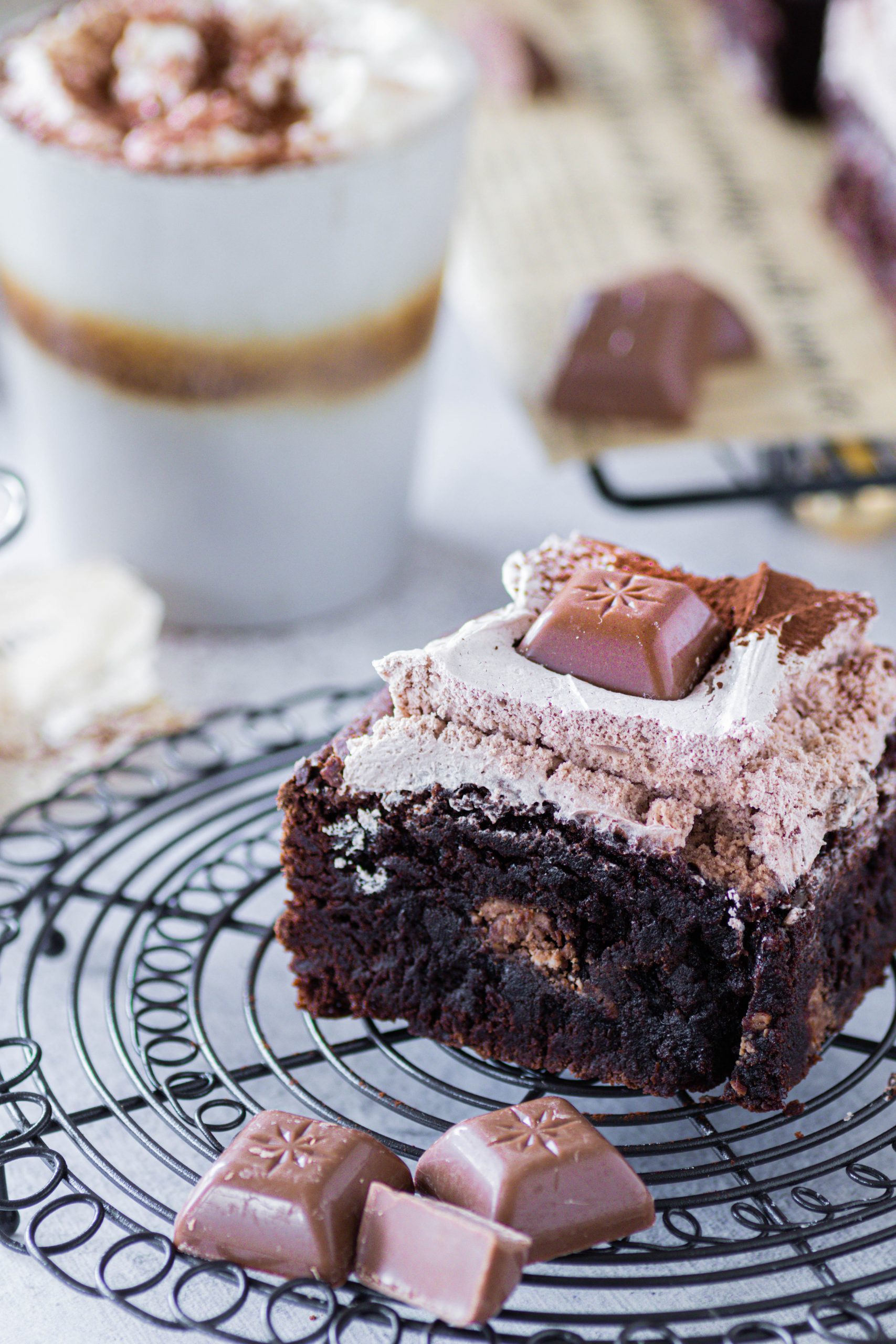 Weißer Nougat Kakao Schogetten-Brownies