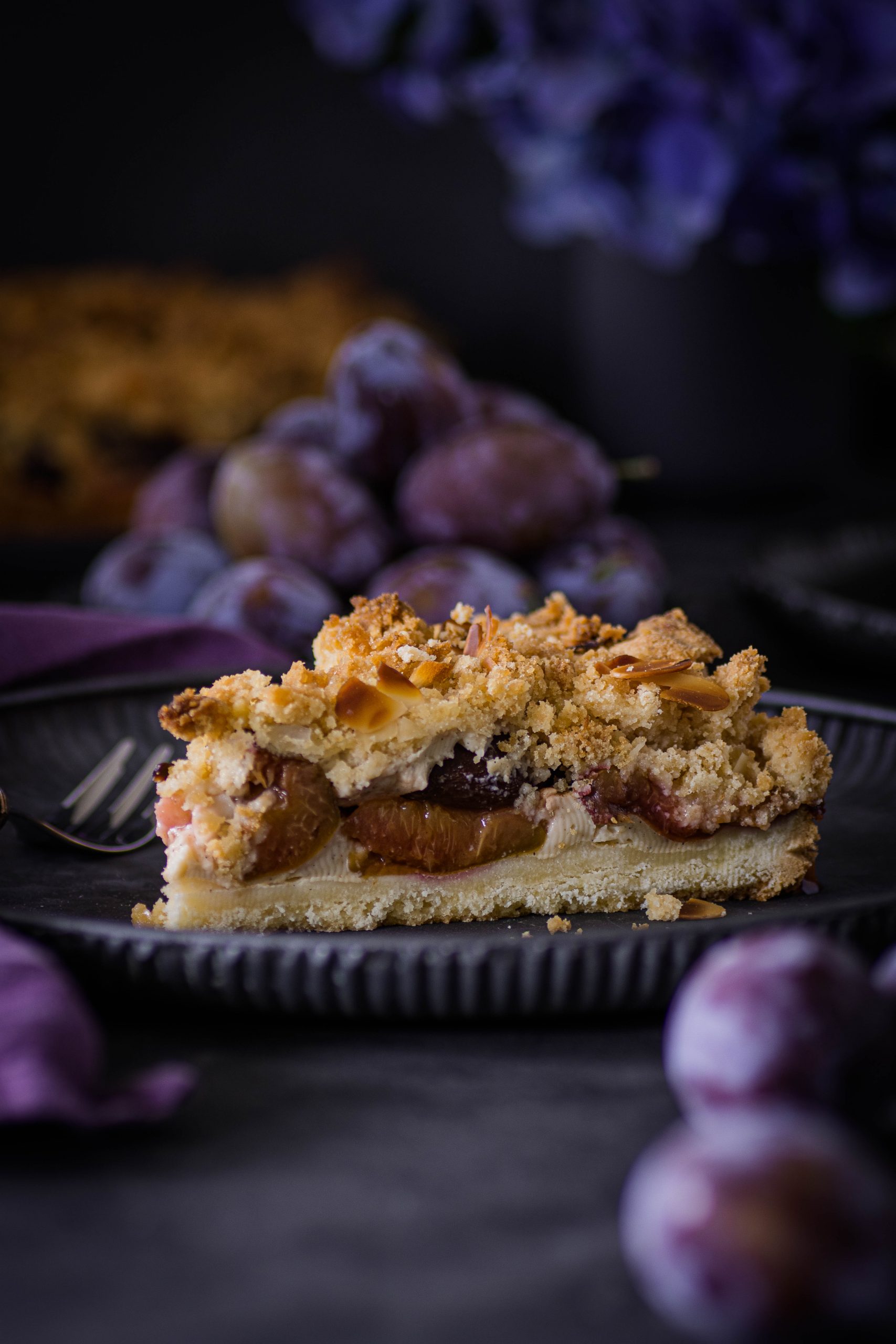 Zwetschgenkuchen mit Vanille-Schmandcreme und Knusper-Mandelstreusel ... Zwetschgenkuchen mit Vanille-Schmandcreme und Knusper-Mandelstreusel ...