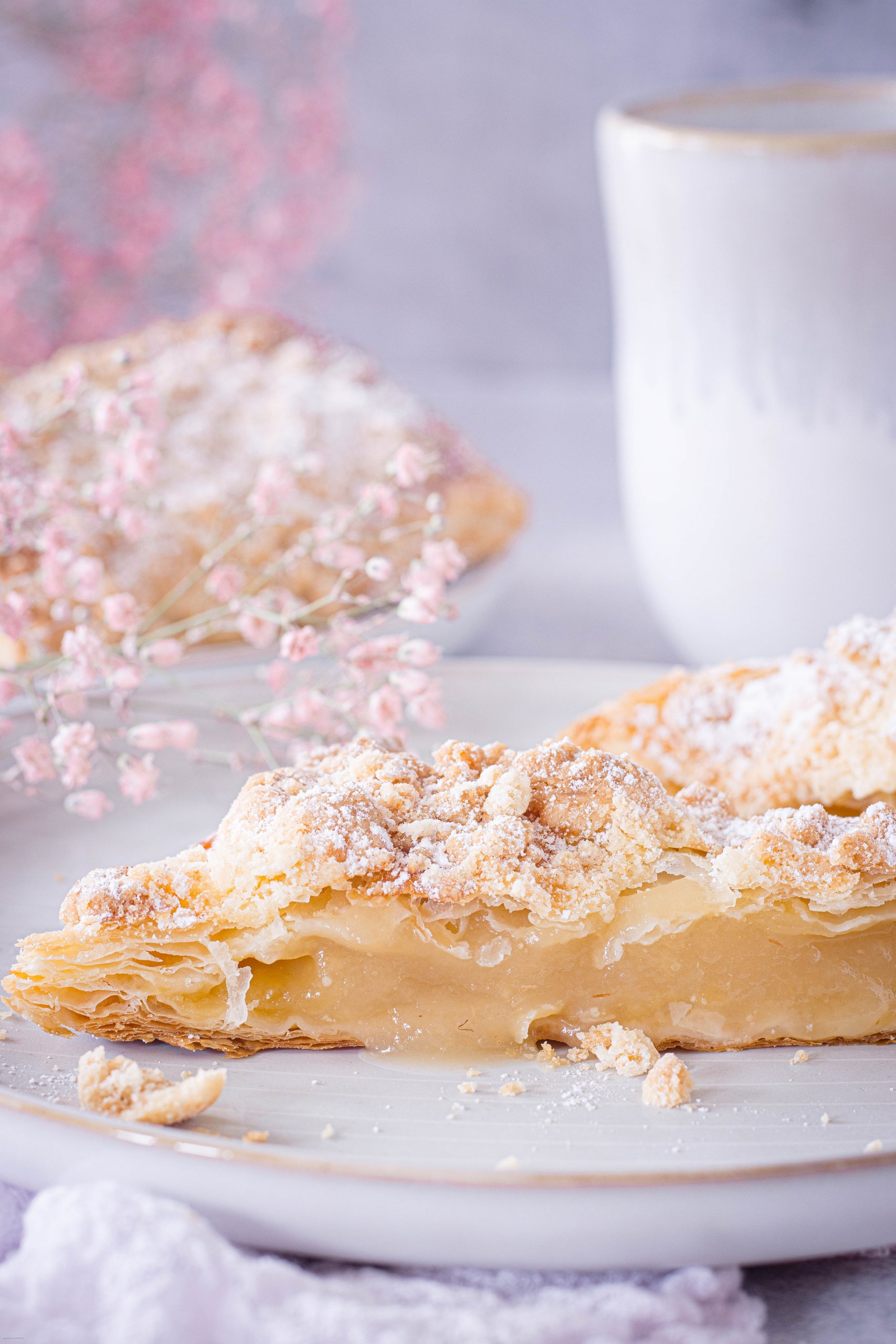 Knusprige Apfeltaschen mit Streusel – food with love Knusprige Apfeltaschen mit Streusel – food with love