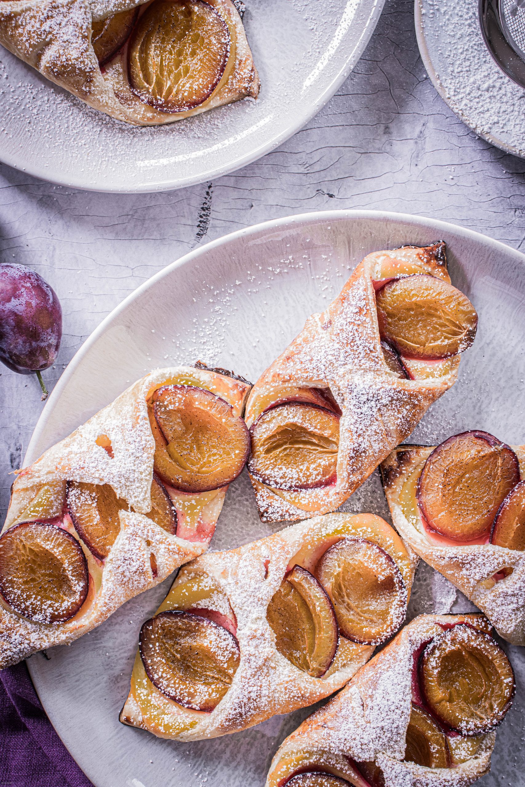 Zwetschgen Blätterteigtaschen mit Vanillecreme – food with love