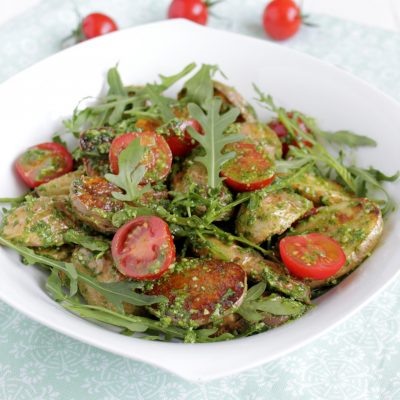 Backkartoffel Salat mit Rucola Pesto.