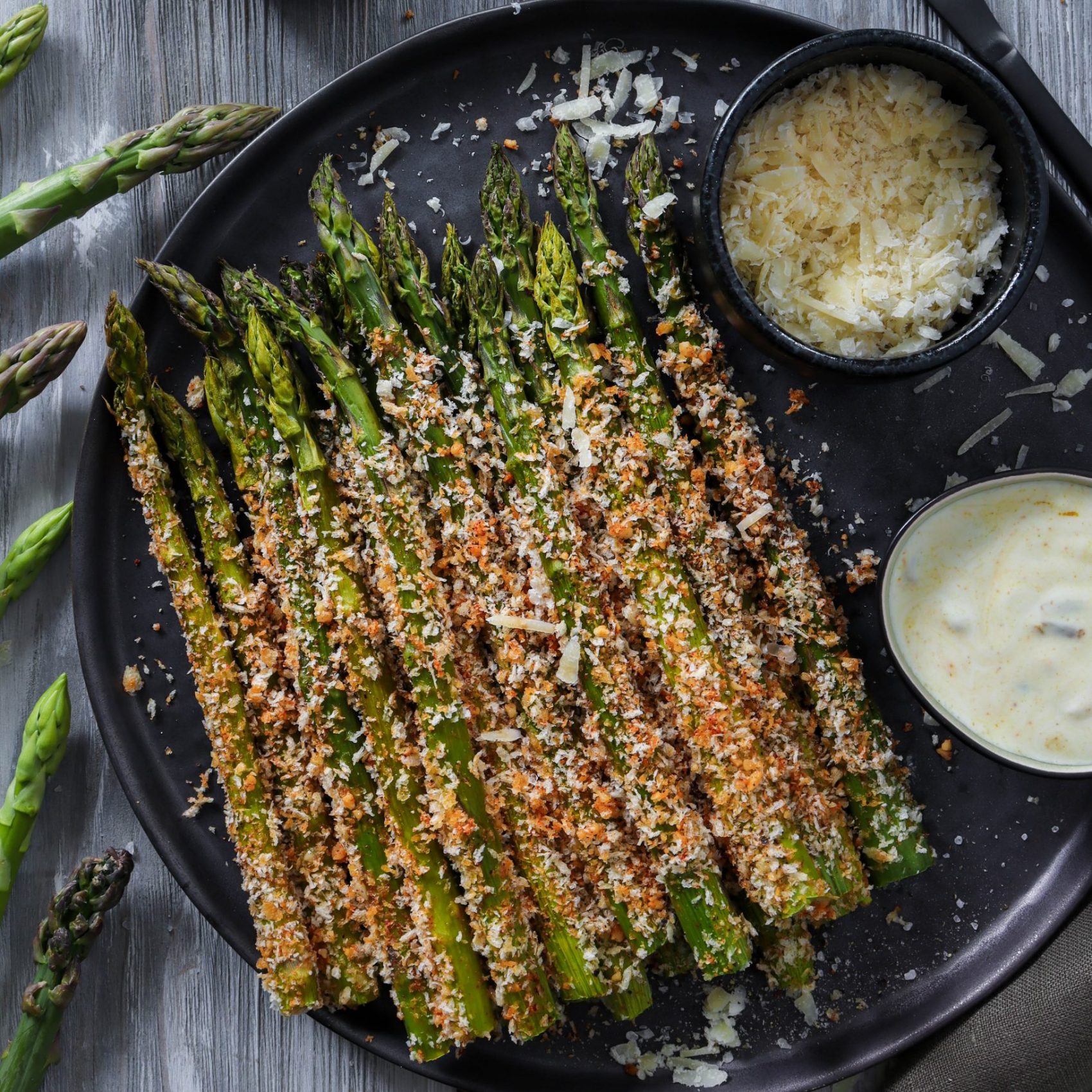 Gruener Spargel im Knuspermantel mit Passionsfrucht-Dip