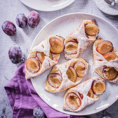 Zwetschgen-Blättertegtaschen mit Vanillecreme-3